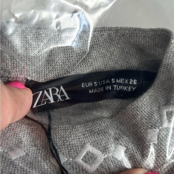 Zara, Ladies Top with Cutwork Embroidery. Size: S. NWT. (1398) - Picture 3 of 8